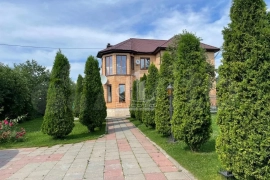 Дом 200 м² на участке 12 сот.