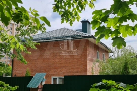 Дом 190 м² на участке 4 сот.